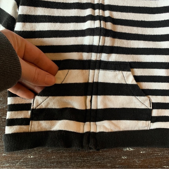 3/$12 Black and White Striped Zip Up Jacket 9 Months - Picture 2 of 5
